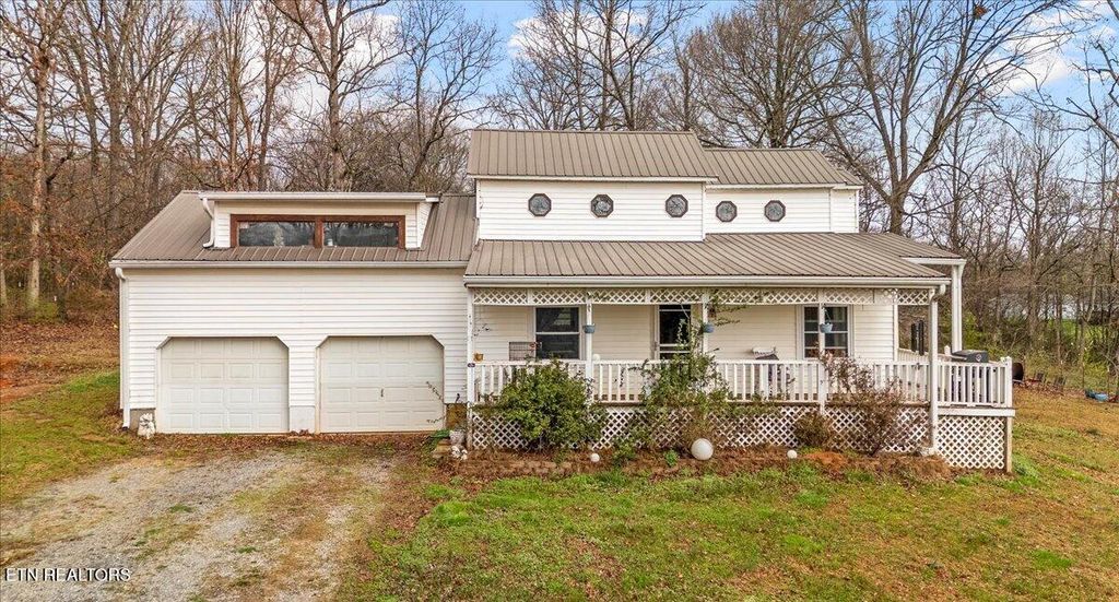 Photo of 966 Chestnut Grove Rd, Dandridge, TN 37725 (MLS # 1332199)
