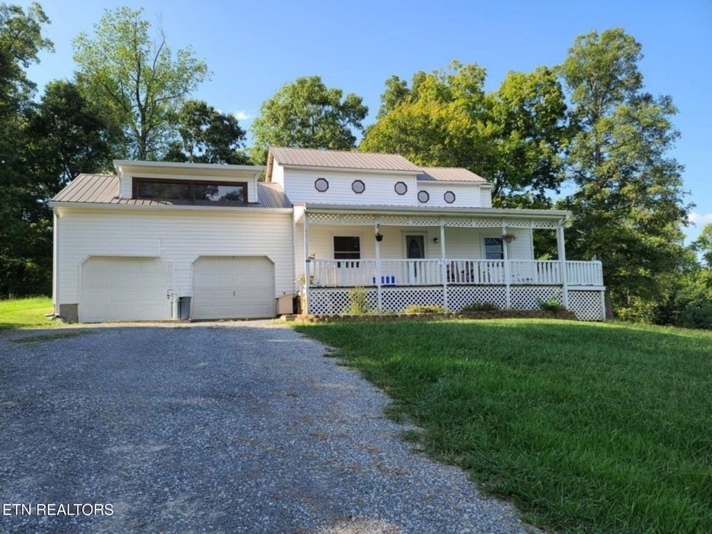 Photo of 966 Chestnut Grove Rd, Dandridge, TN 37725 (MLS # 1332199)