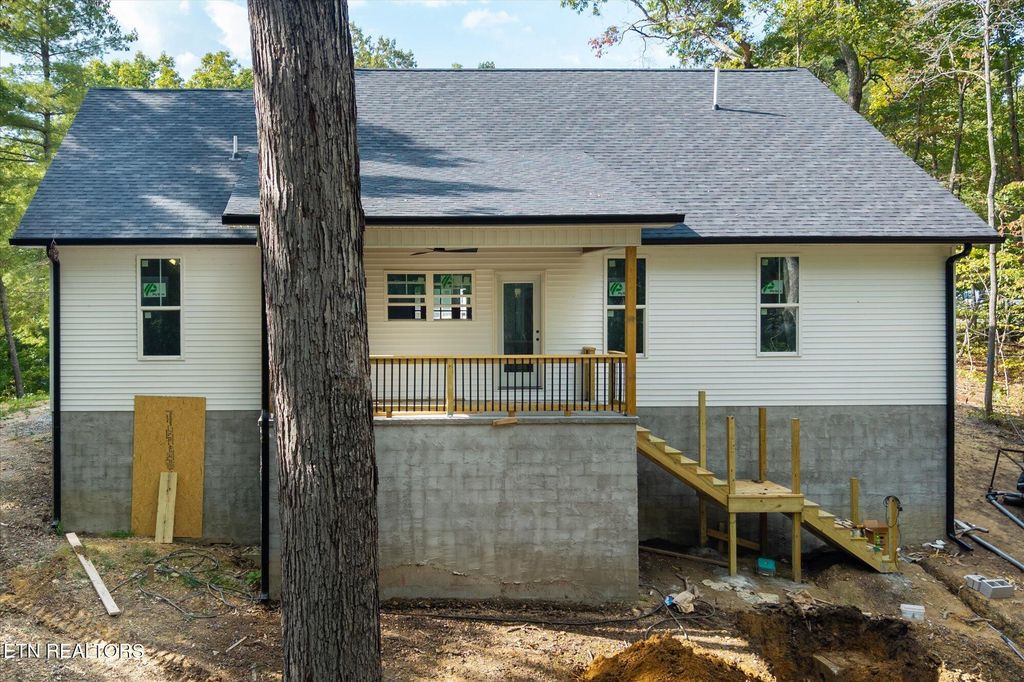 Photo of 235 Estates Lake Drive, Crossville, TN 38571 (MLS # 1315724)