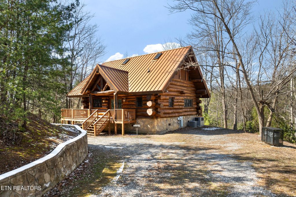 Photo of 438 Coyote Rd, Gatlinburg, TN 37738 (MLS # 1308800)