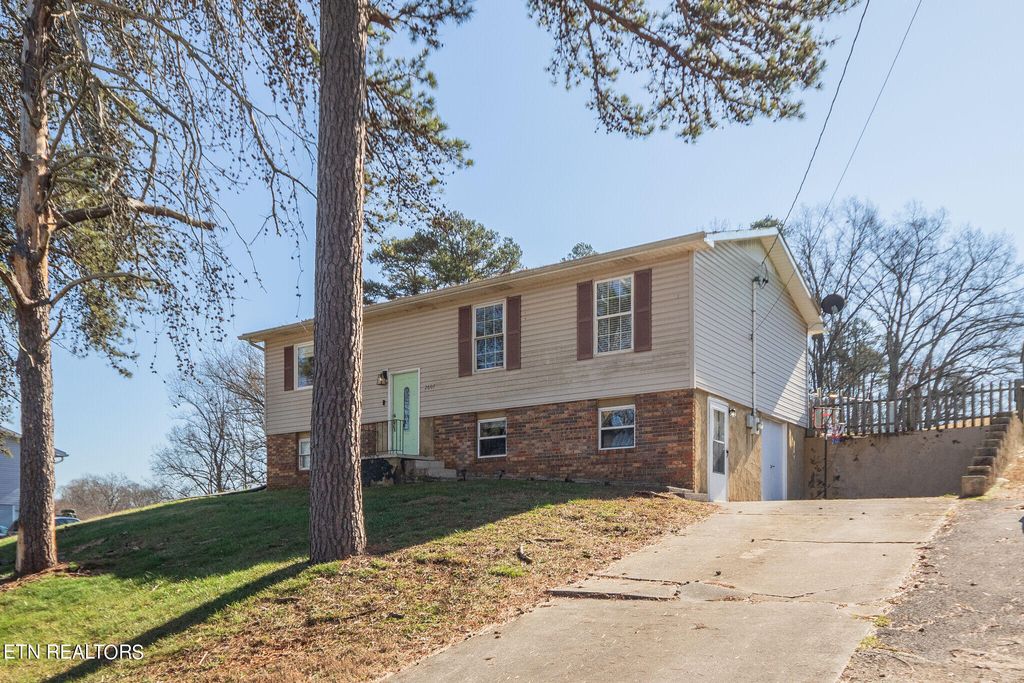 Photo of 2607 Pinecrest Lane, Strawberry Plains, TN 37871 (MLS # 1253082)