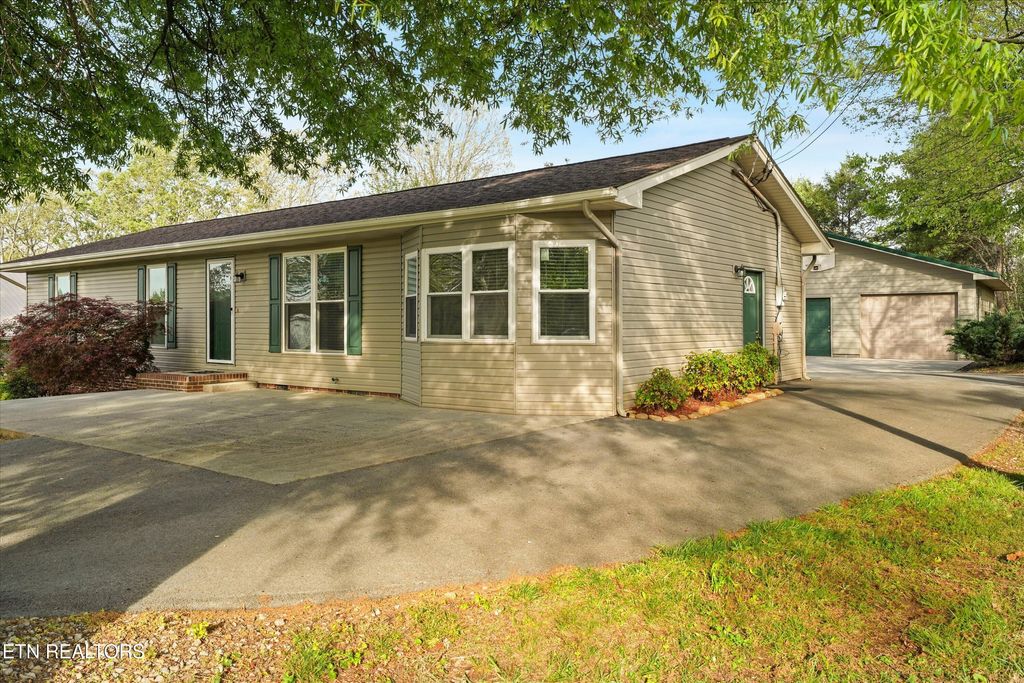 Photo of 3005 Ridgeview Drive, Maryville, TN 37801 (MLS # 1336486)