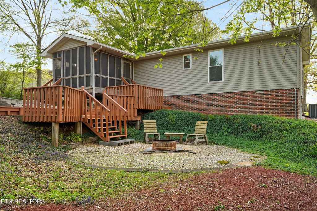 Photo of 3005 Ridgeview Drive, Maryville, TN 37801 (MLS # 1336486)