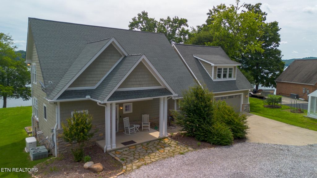 Photo of 976 Bridgeview Hills Drive, Dandridge, TN 37725 (MLS # 1304847)