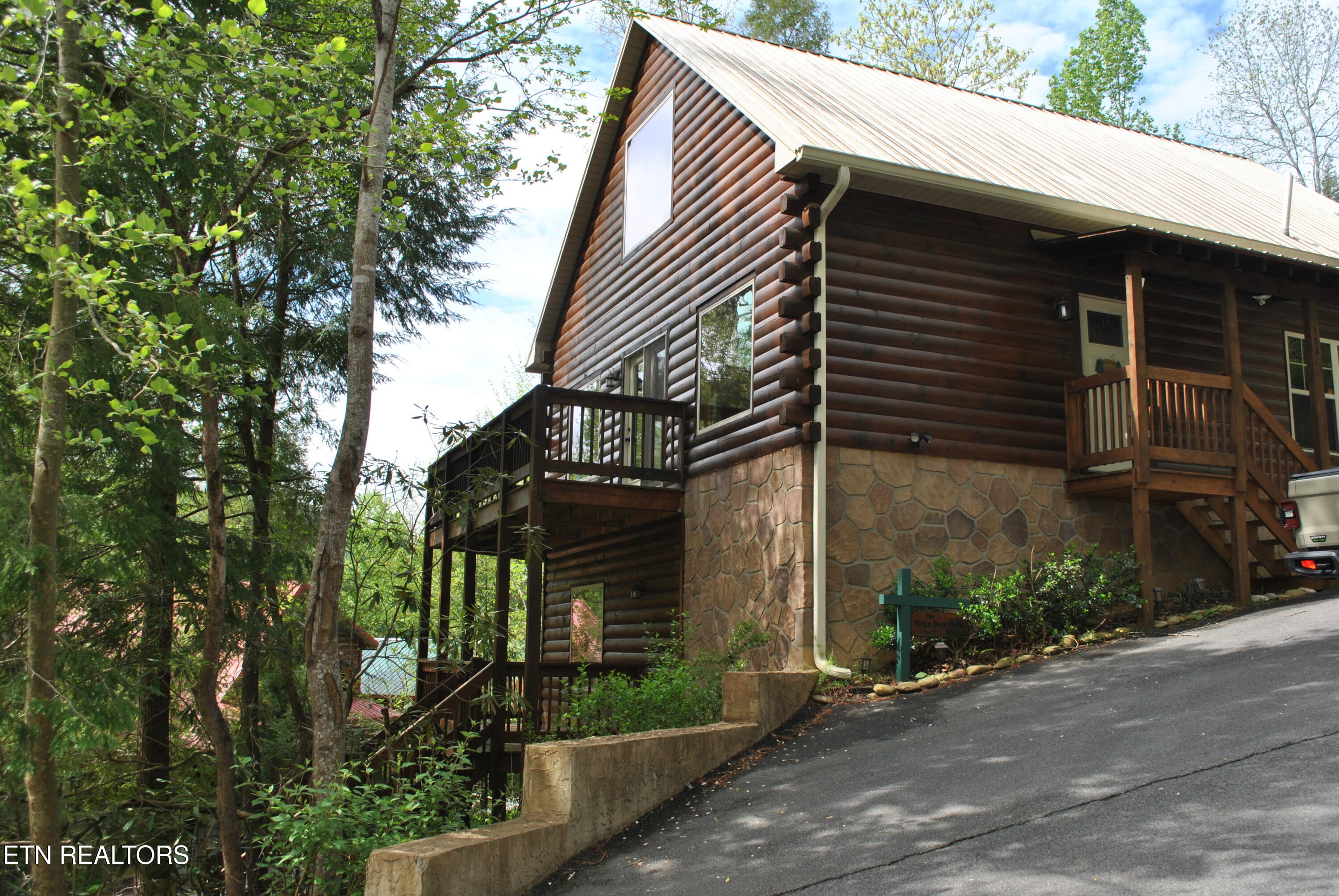 1622 Misty Hollow Way