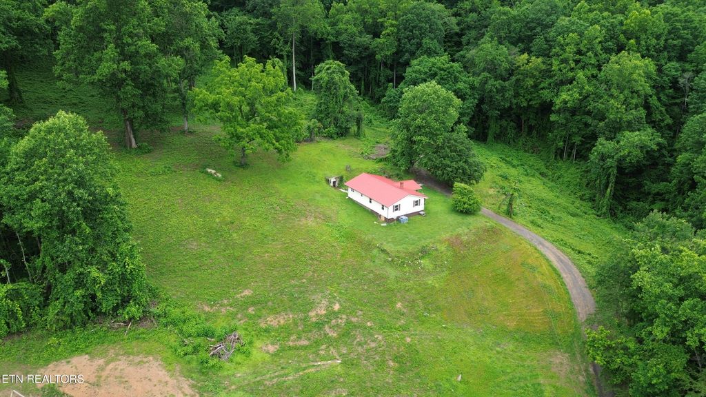 Photo of 550 N 13th St, LaFollette, TN 37766 (MLS # 1302603)