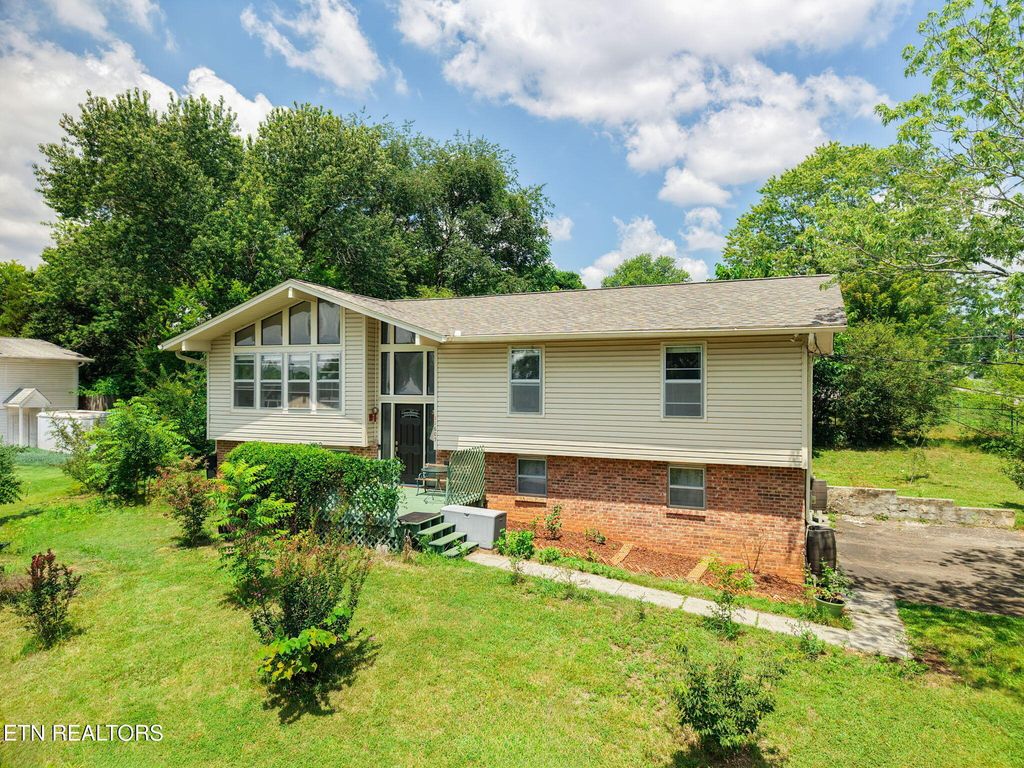 Photo of 11605 Foxford Drive, Knoxville, TN 37934 (MLS # 1349324)