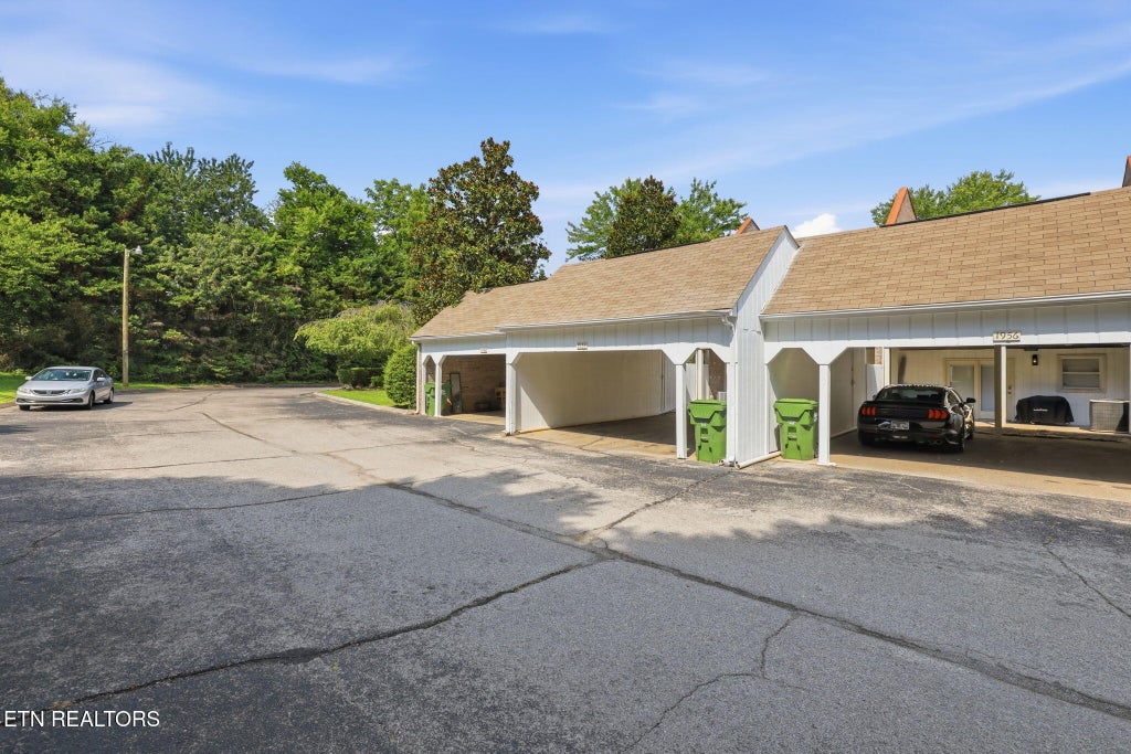 Photo of 1954 Sequoyah Ave, Maryville, TN 37804 (MLS # 1352441)
