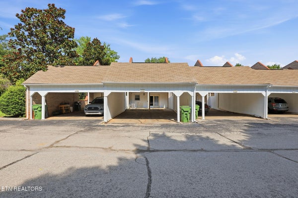 1954 SEQUOYAH AVE, MARYVILLE, TN 37804 - Image e04e1663de3caa830fc2a3b7da17d028/61958488