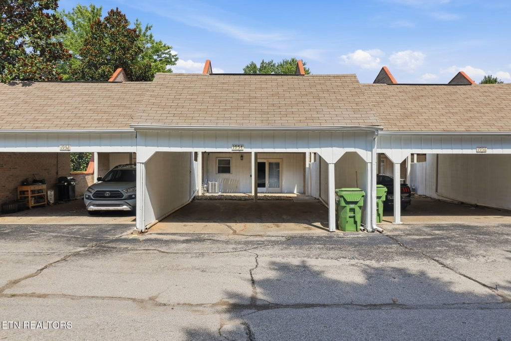 Photo of 1954 Sequoyah Ave, Maryville, TN 37804 (MLS # 1352441)