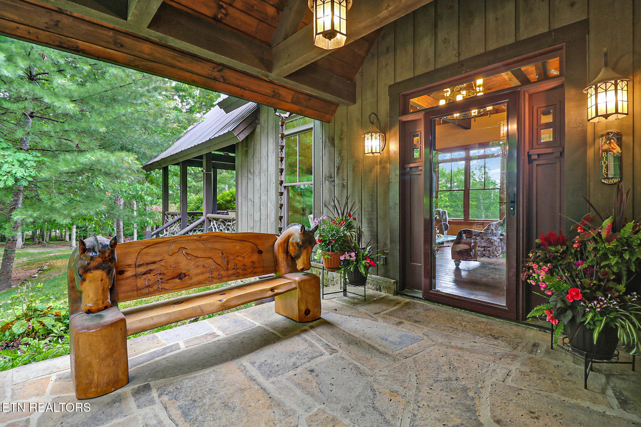 402 Charit Tr