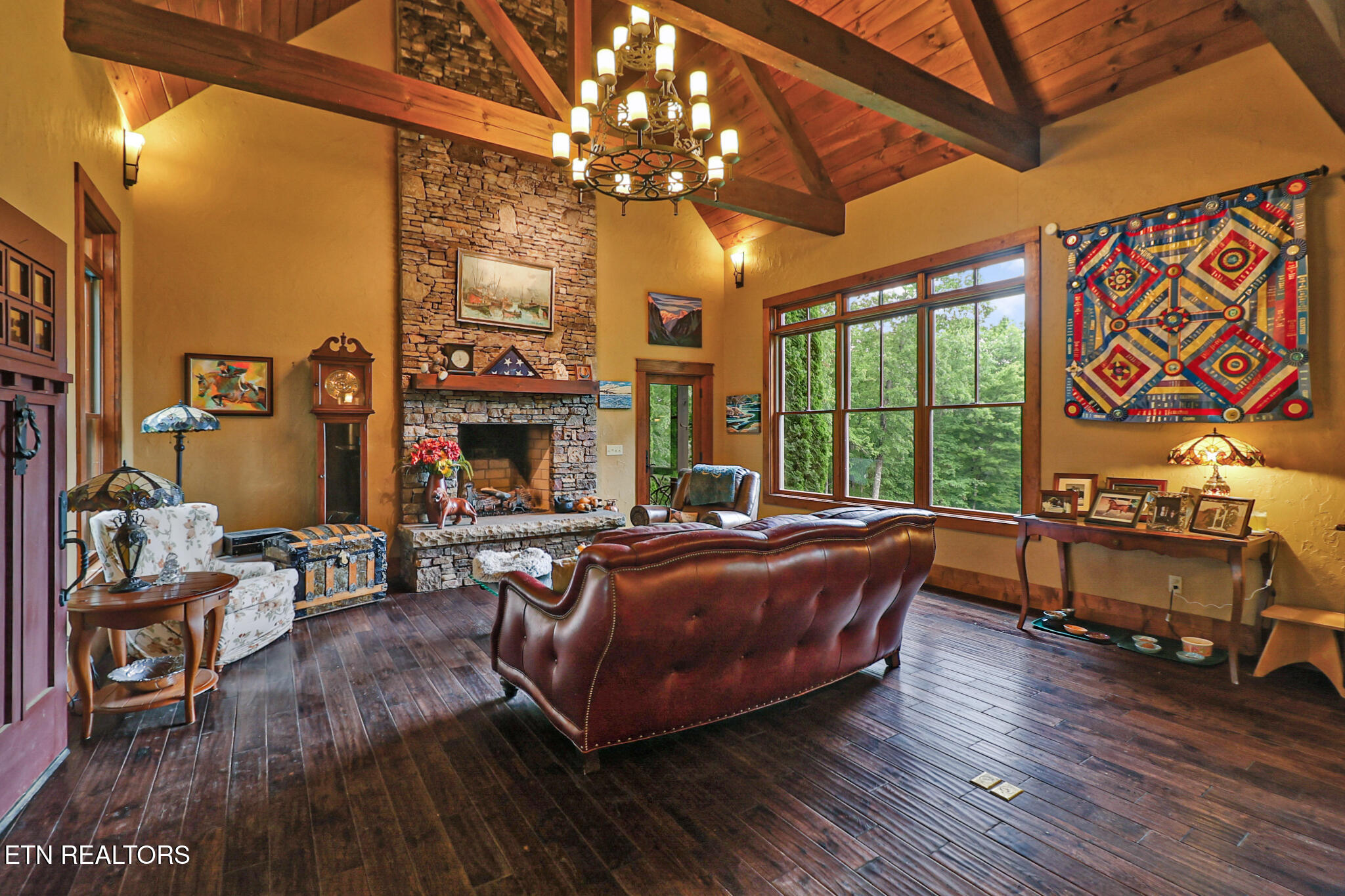 402 Charit Tr