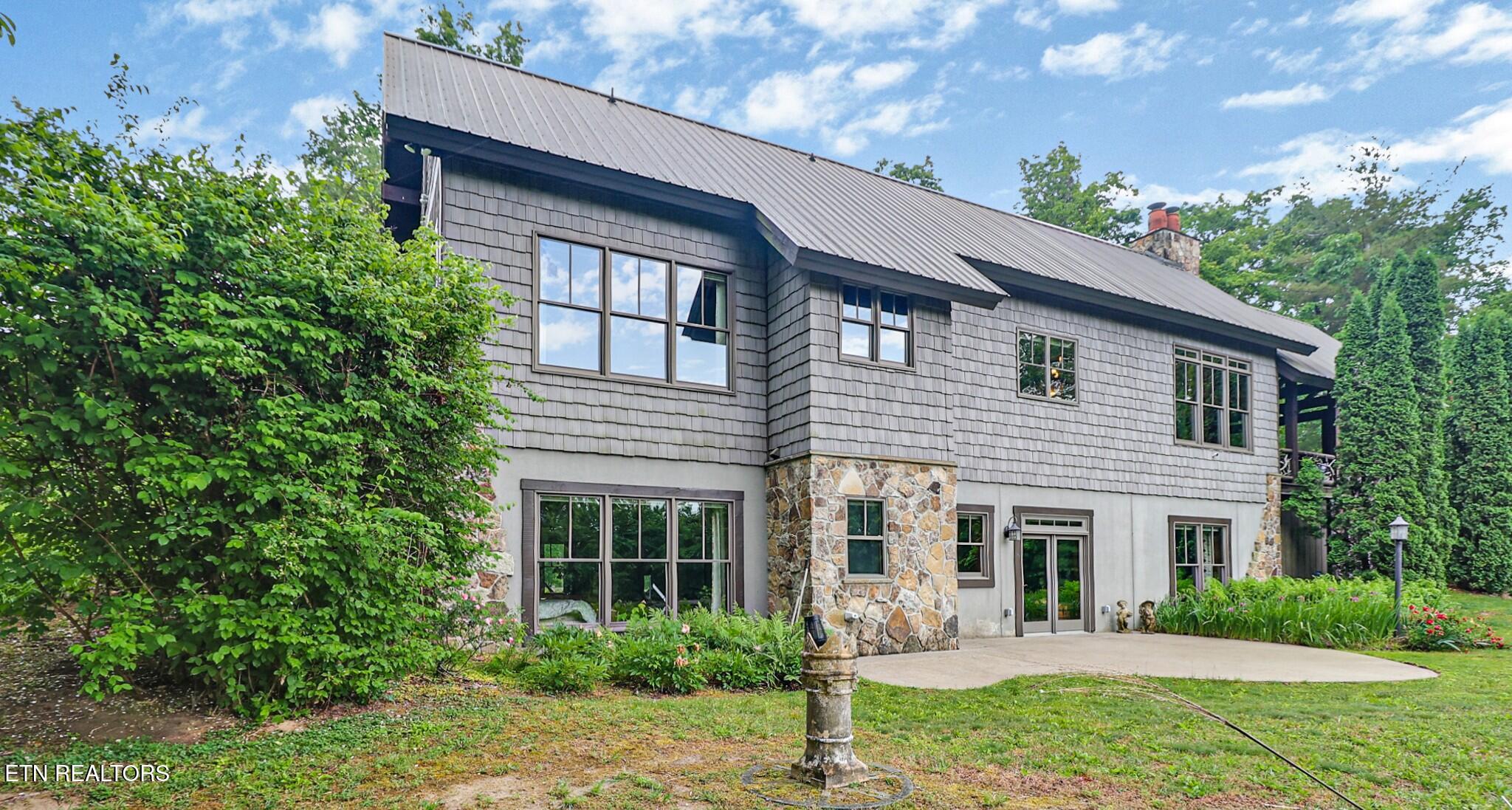 402 Charit Tr