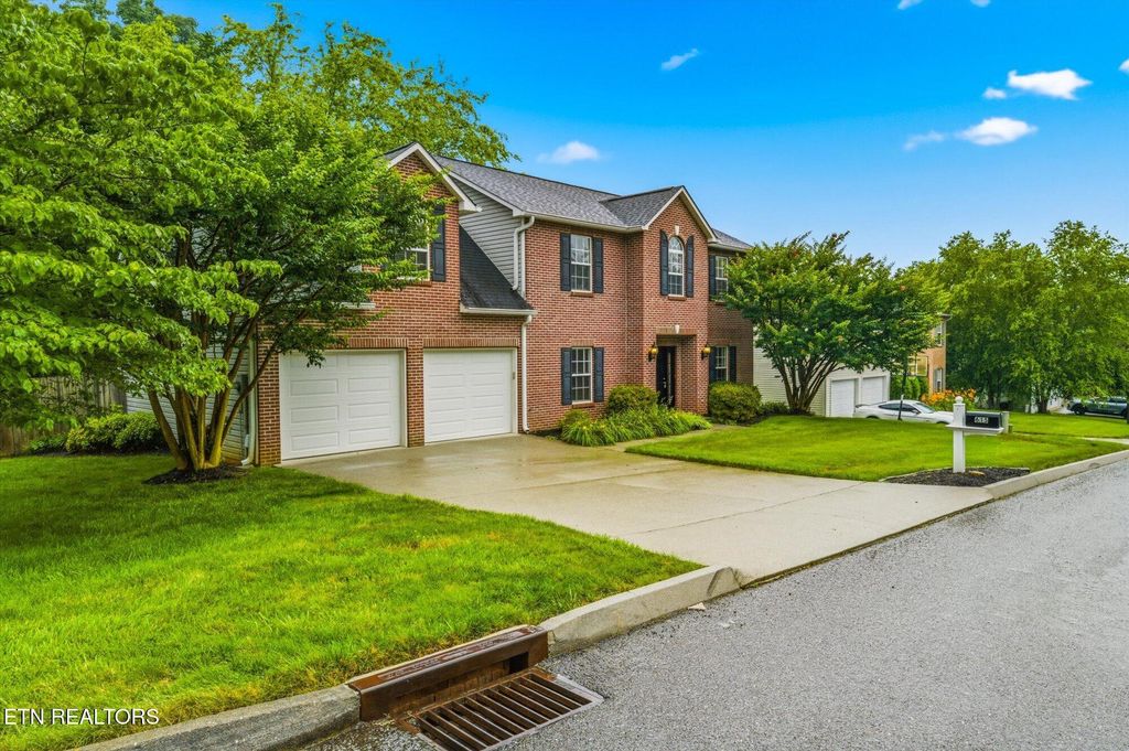 Photo of 615 Mountain Pass Lane, Knoxville, TN 37923 (MLS # 1343984)