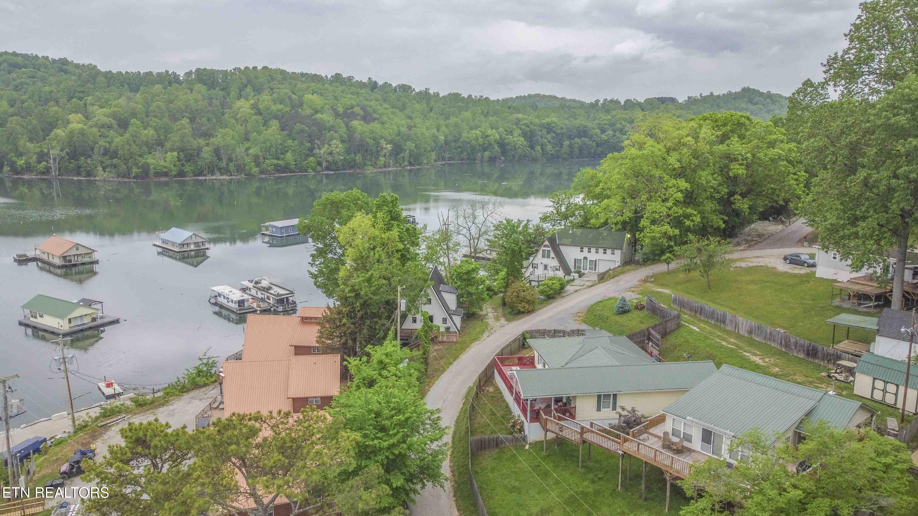 564 Flat Hollow Marina Rd