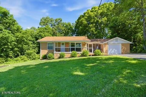 Photo of 3012 Sinking Springs Rd, Knoxville, TN 37914 (MLS # 1341167)