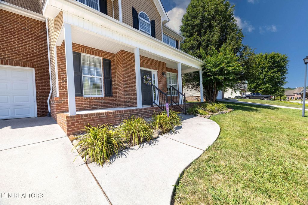 Photo of 120 E Glenview Drive, Lenoir City, TN 37771 (MLS # 1347227)