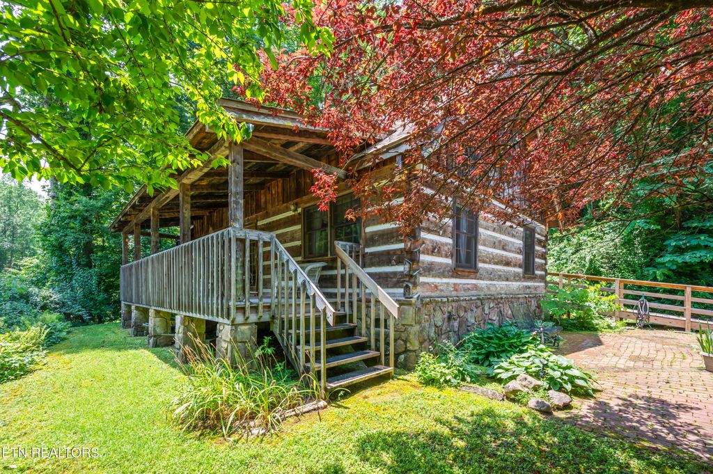 Photo of 727 Hidden Valley Rd, Gatlinburg, TN 37738 (MLS # 1325740)