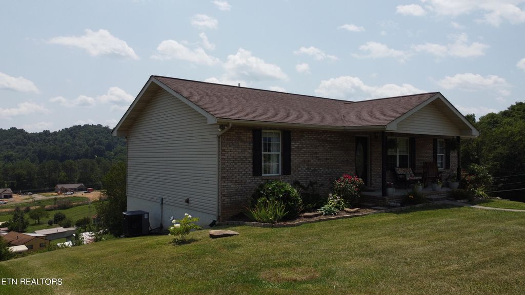 Photo of 154 Makalley Lane Lane, Tazewell, TN 37879 (MLS # 1241926)