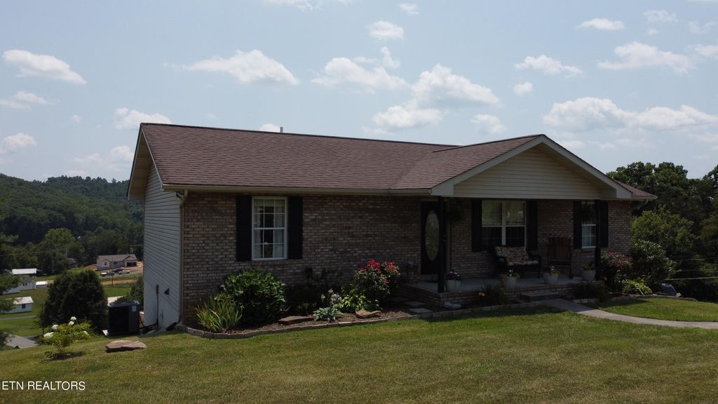 Photo of 154 Makalley Lane Lane, Tazewell, TN 37879 (MLS # 1241926)