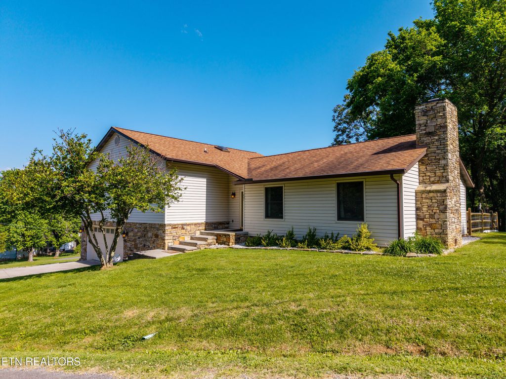 Photo of 401 Edgewood Tr, Newport, TN 37821 (MLS # 1338855)