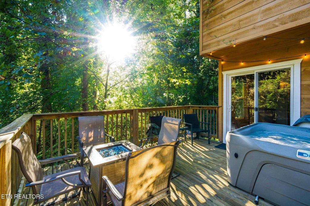 Photo of 661 Morning Mist Way, Gatlinburg, TN 37738 (MLS # 1357190)
