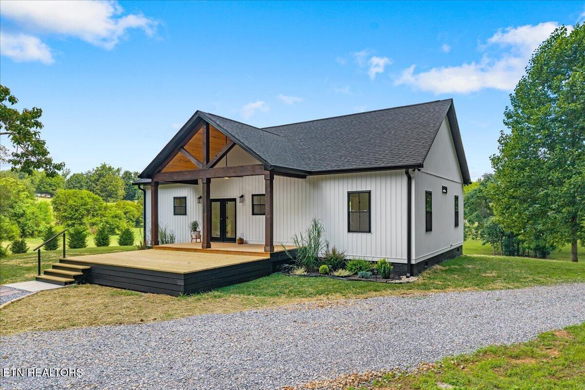 225 Summit Rd