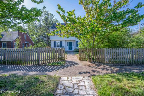 Photo of 2000 Fairmont Blvd, Knoxville, TN 37917 (MLS # 1337782)