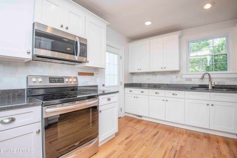 Tiny photo for 2000 Fairmont Blvd, Knoxville, TN 37917 (MLS # 1337782)