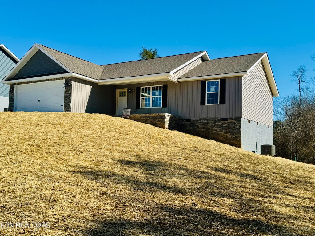 Photo of 100 BRAY Lane, Tazewell, TN 37879 (MLS # 1243945)