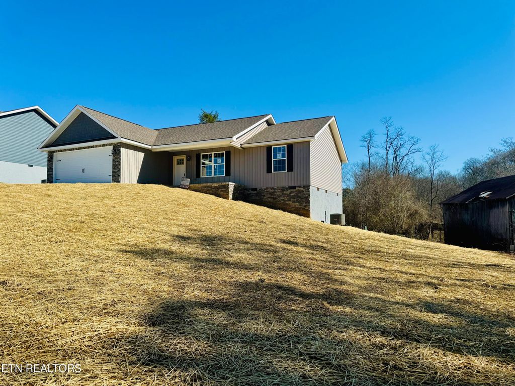 Photo of 100 BRAY Lane, Tazewell, TN 37879 (MLS # 1243945)