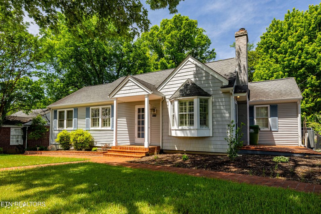 Photo of 1105 Sterling Ave, Maryville, TN 37803 (MLS # 1338849)