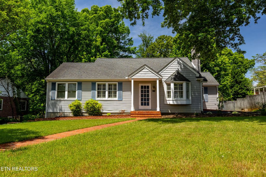 Photo of 1105 Sterling Ave, Maryville, TN 37803 (MLS # 1338849)