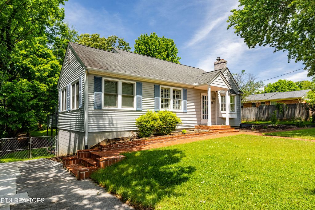 Photo of 1105 Sterling Ave, Maryville, TN 37803 (MLS # 1338849)