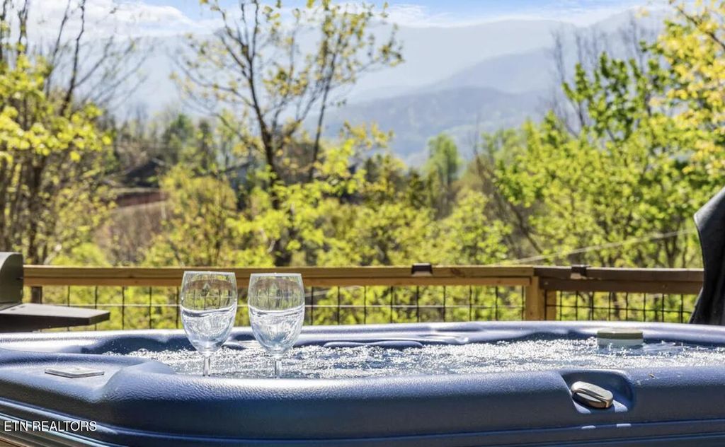 Photo of 725 Sunshine Trail Trl, Gatlinburg, TN 37738 (MLS # 1303696)