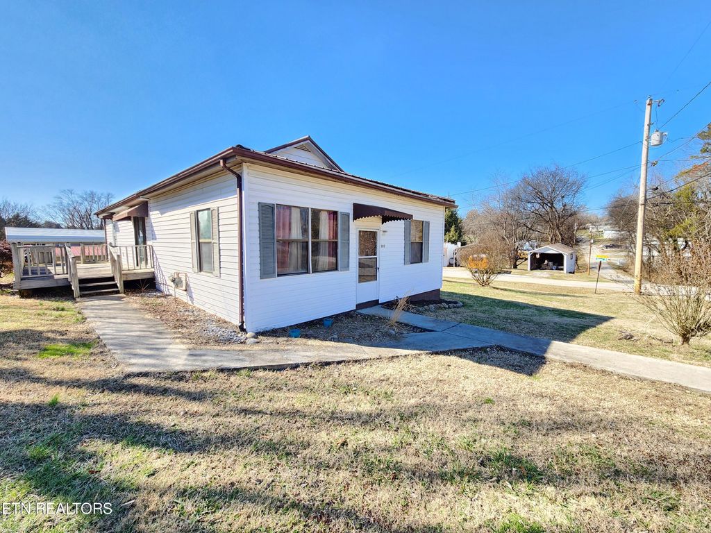 Photo of 305 Abrams St, Rockford, TN 37853 (MLS # 1252652)