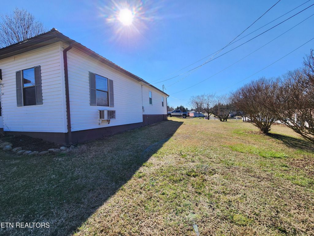 Photo of 305 Abrams St, Rockford, TN 37853 (MLS # 1252652)