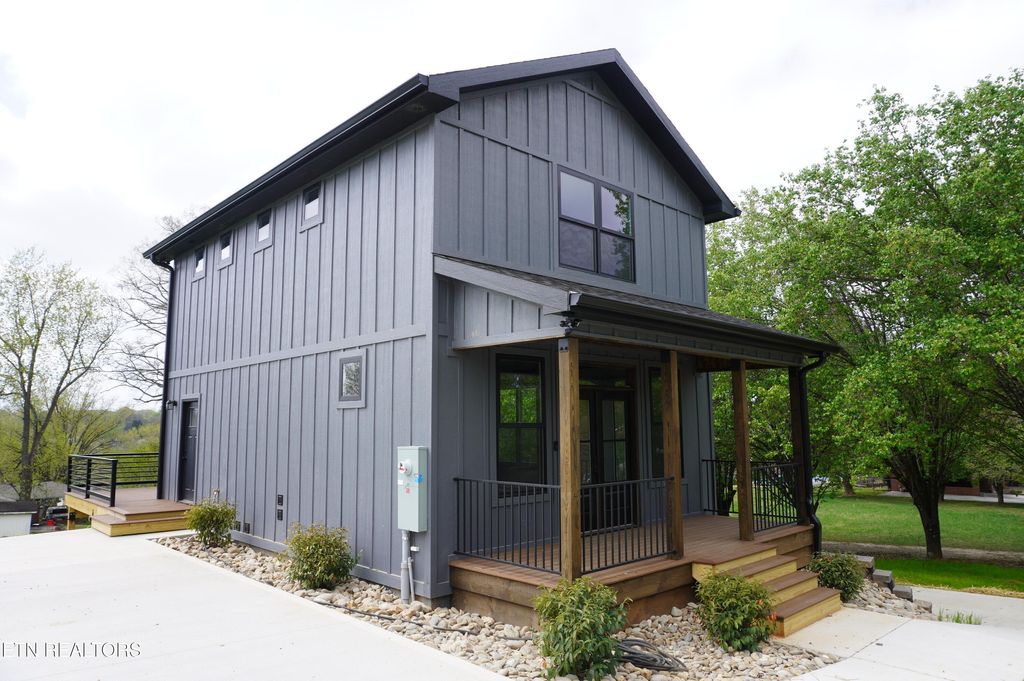 Photo of 727 Lakewood Drive, Jefferson City, TN 37760 (MLS # 1335191)