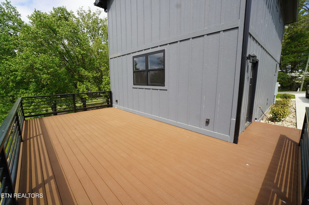 Photo of 727 Lakewood Drive, Jefferson City, TN 37760 (MLS # 1335191)