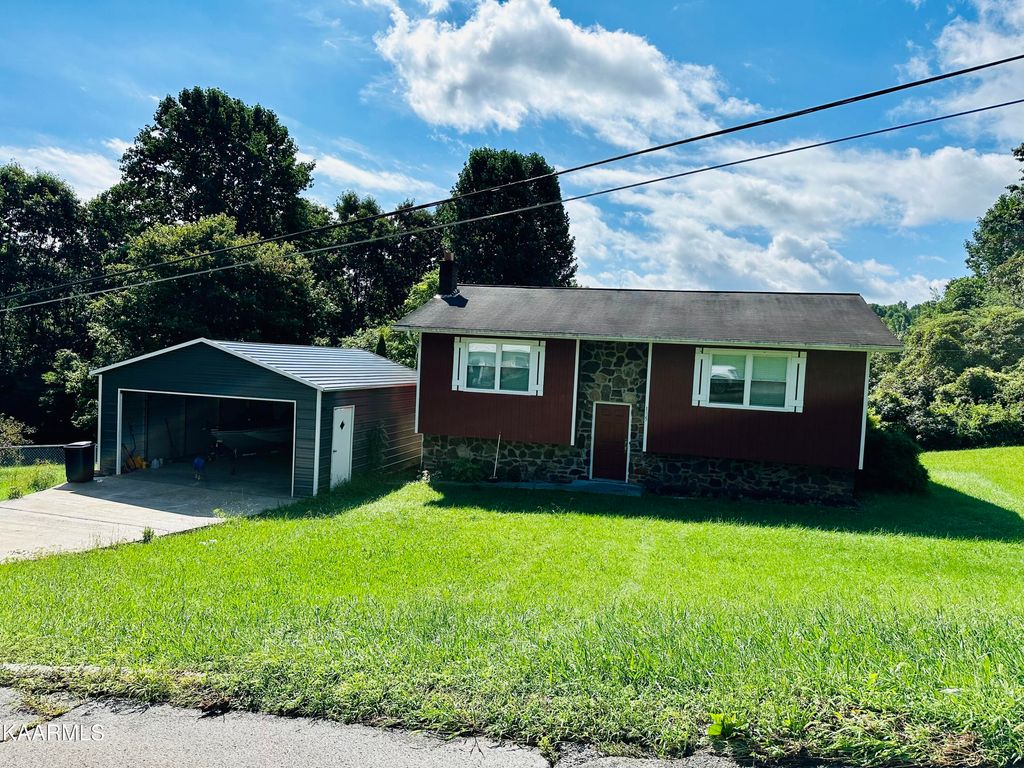 Photo of 135 DOGWOOD Drive, Tazewell, TN 37879 (MLS # 1236641)