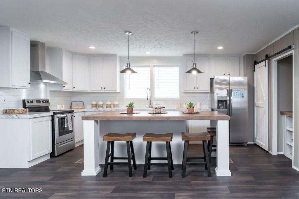 Photo of 378 Longmire Rd, Clinton, TN 37716 (MLS # 1311087)