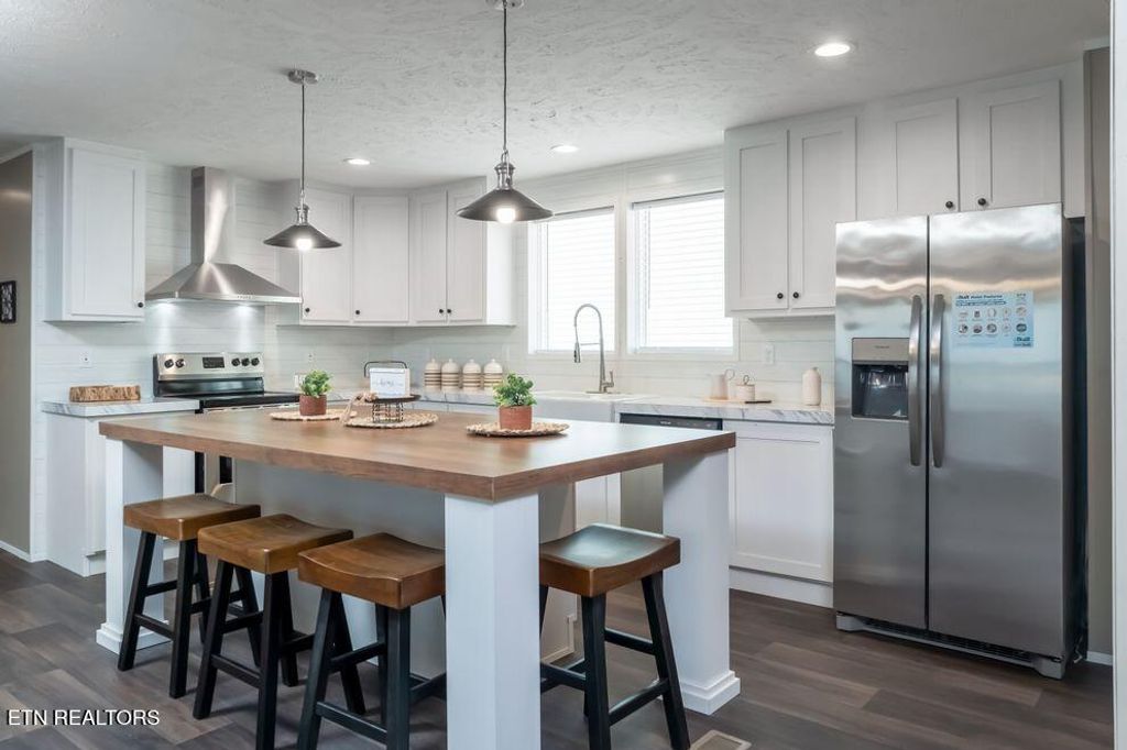 Photo of 378 Longmire Rd, Clinton, TN 37716 (MLS # 1311087)