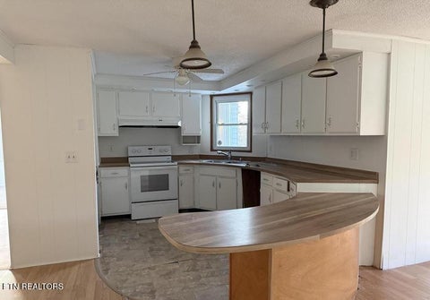 Tiny photo for 424 Lakeview Drive, Crossville, TN 38558 (MLS # 1357418)