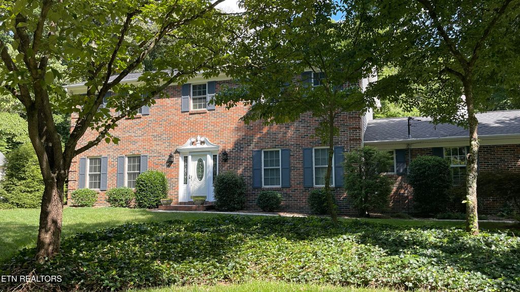 Photo of 404 Woodland Trace Dr, Farragut, TN 37934 (MLS # 1281029)