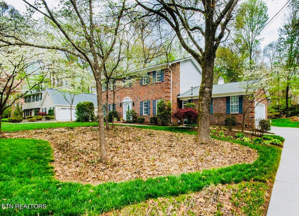 Photo of 404 Woodland Trace Dr, Farragut, TN 37934 (MLS # 1281029)