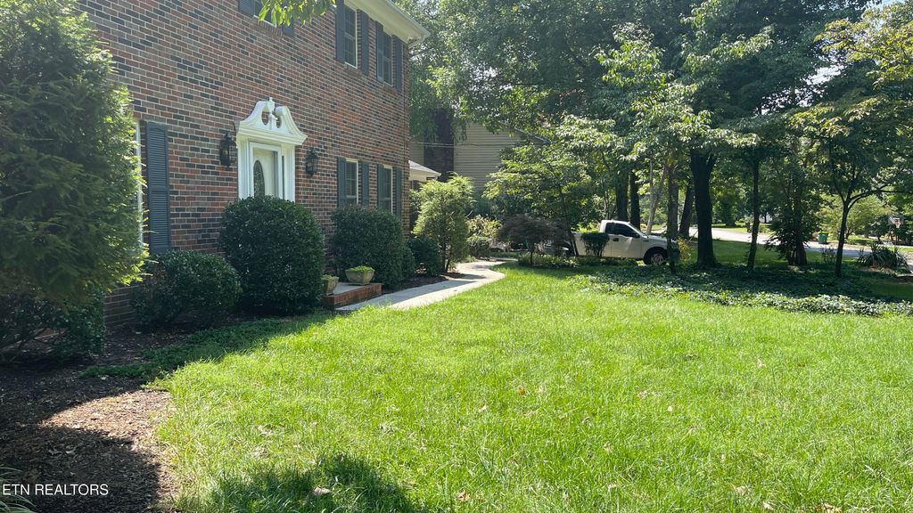 Photo of 404 Woodland Trace Dr, Farragut, TN 37934 (MLS # 1281029)