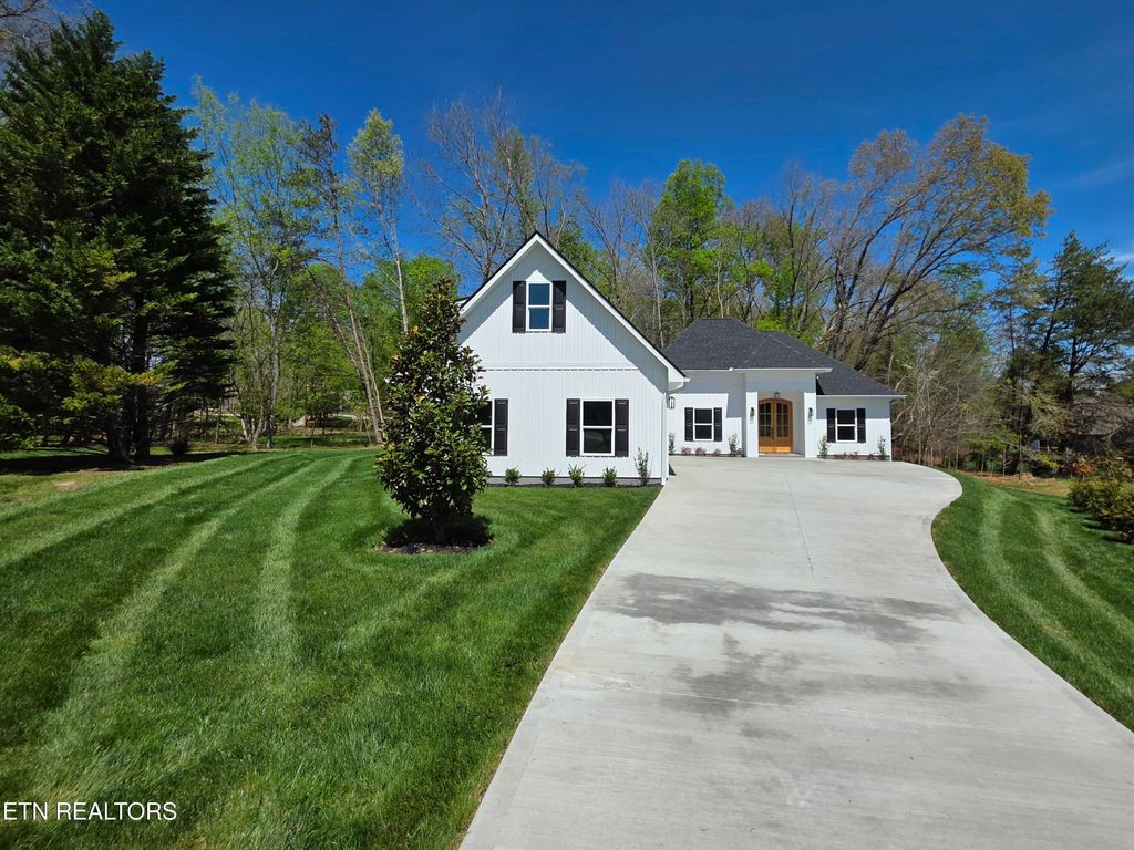 Photo of 518 Gohi Tr, Vonore, TN 37885 (MLS # 1330107)