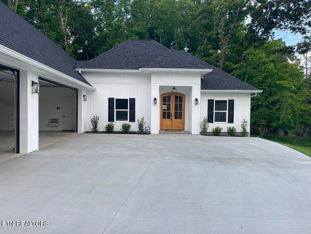 Photo of 518 Gohi Tr, Vonore, TN 37885 (MLS # 1330107)