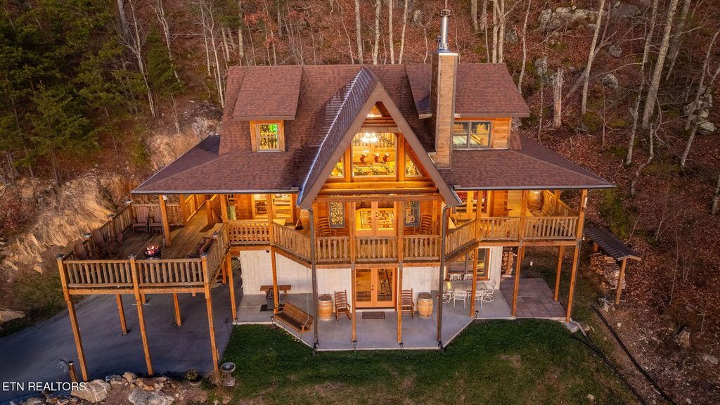 Photo of 4015 Ravens Den Way, Sevierville, TN 37862 (MLS # 1325166)