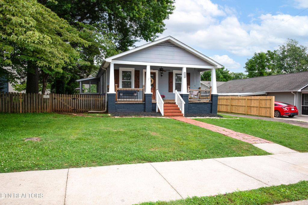 Photo of 1340 Dalton St, Alcoa, TN 37701 (MLS # 1299856)